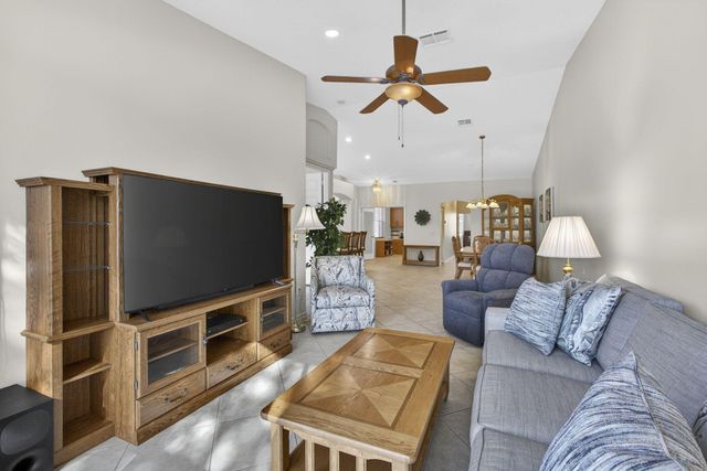 8638 Lineyard Cay, West Palm Beach, FL 33411