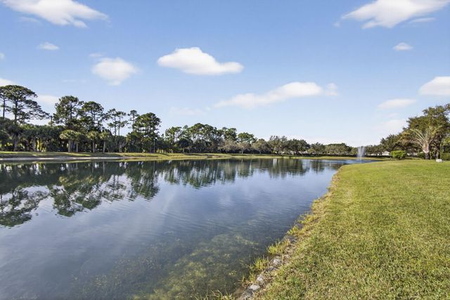8638 Lineyard Cay, West Palm Beach, FL 33411