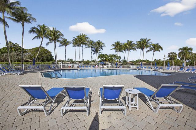 8638 Lineyard Cay, West Palm Beach, FL 33411