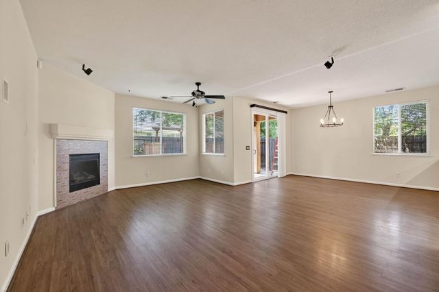1022 Ashford Ln, Lincoln, CA 95648