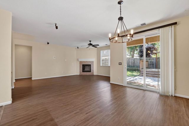 1022 Ashford Ln, Lincoln, CA 95648