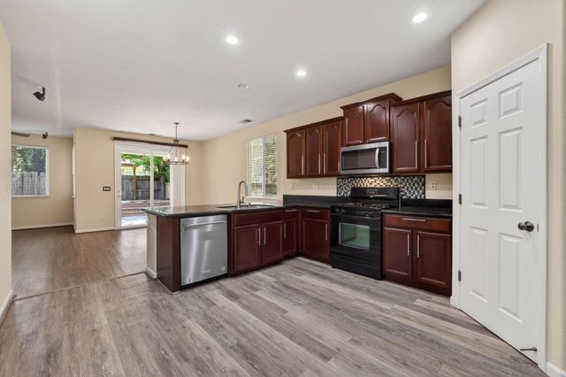1022 Ashford Ln, Lincoln, CA 95648