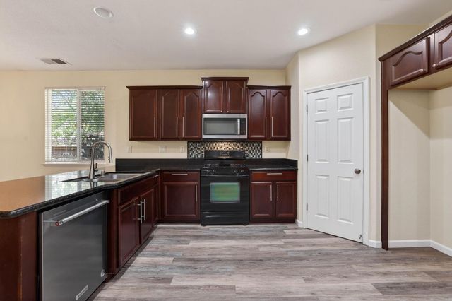 1022 Ashford Ln, Lincoln, CA 95648