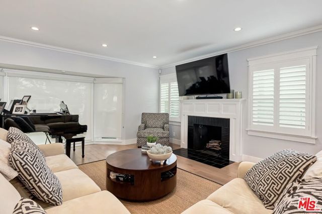 7404 Kentwood Avenue, Los Angeles, CA 90045