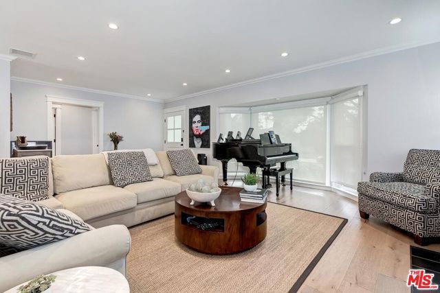 7404 Kentwood Avenue, Los Angeles, CA 90045