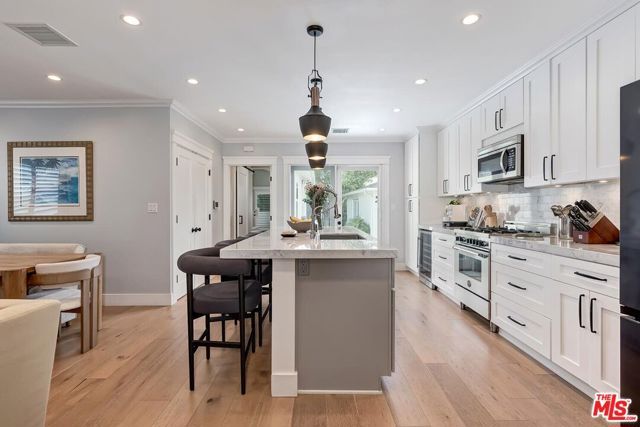 7404 Kentwood Avenue, Los Angeles, CA 90045