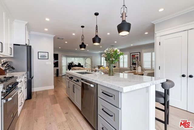 7404 Kentwood Avenue, Los Angeles, CA 90045