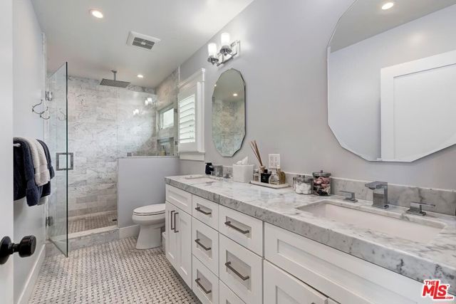 7404 Kentwood Avenue, Los Angeles, CA 90045