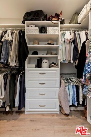 7404 Kentwood Avenue, Los Angeles, CA 90045