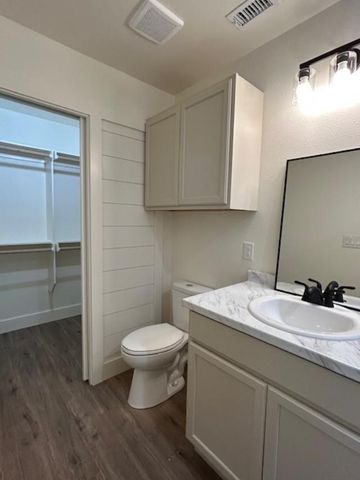 211 E CARDINAL, Ector, TX 75439