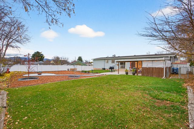 386 E PIONEER AVE, Sandy, UT 84070