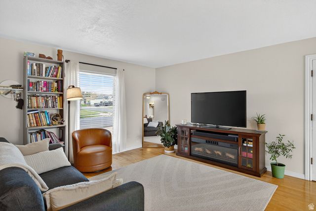 386 E PIONEER AVE, Sandy, UT 84070