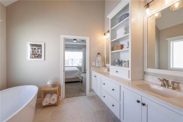 12839 W 173rd Terrace, Overland Park, KS 66221