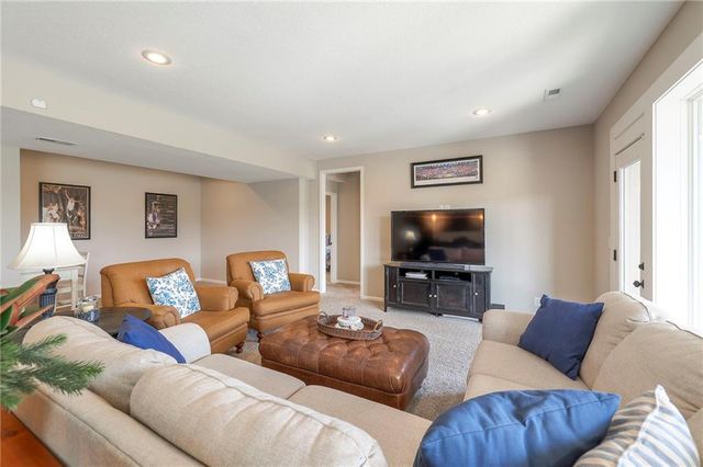 12839 W 173rd Terrace, Overland Park, KS 66221