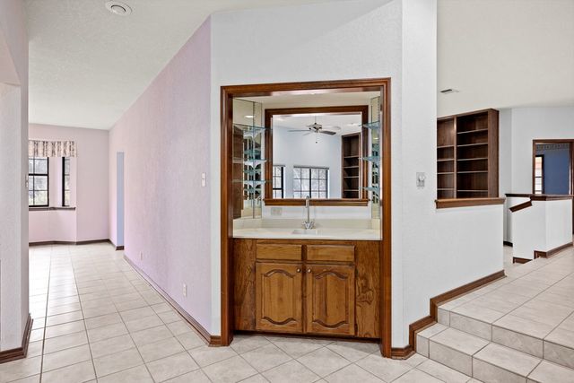 416 West Crest Dr, Kerrville, TX 78028