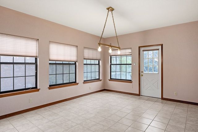 416 West Crest Dr, Kerrville, TX 78028