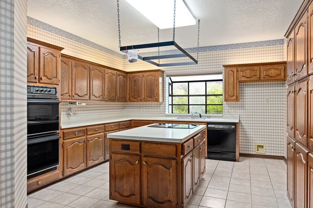 416 West Crest Dr, Kerrville, TX 78028