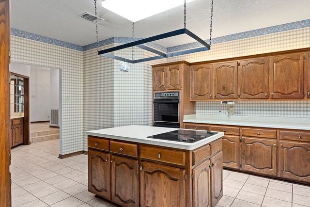 416 West Crest Dr, Kerrville, TX 78028