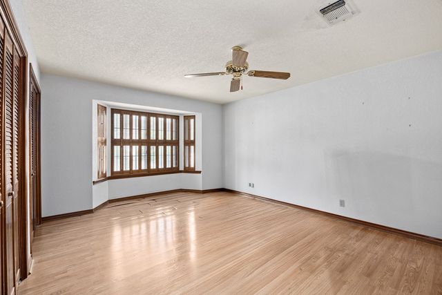 416 West Crest Dr, Kerrville, TX 78028