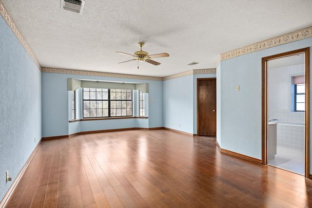 416 West Crest Dr, Kerrville, TX 78028