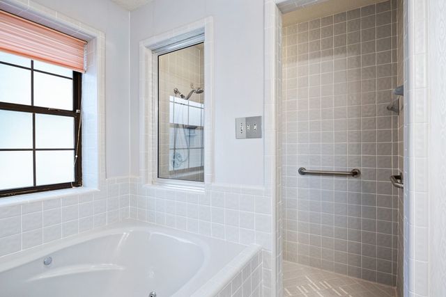 416 West Crest Dr, Kerrville, TX 78028