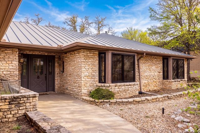416 West Crest Dr, Kerrville, TX 78028