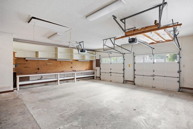 416 West Crest Dr, Kerrville, TX 78028