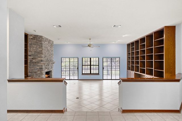 416 West Crest Dr, Kerrville, TX 78028