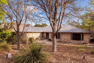 416 West Crest Dr, Kerrville, TX 78028