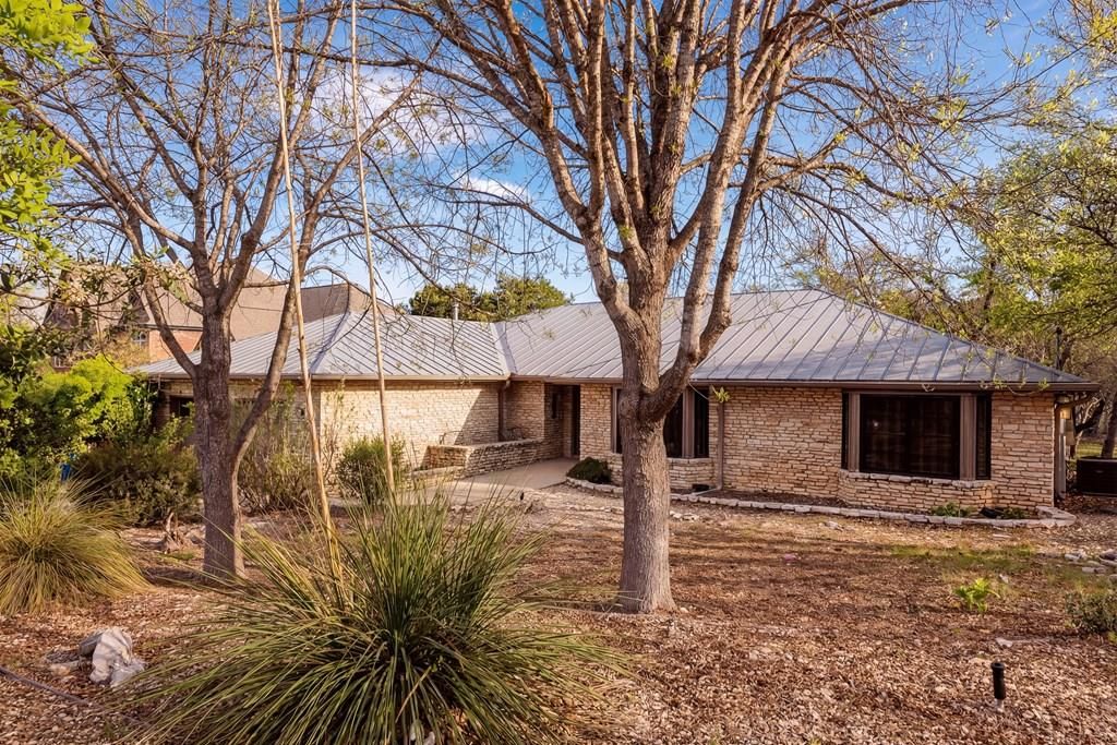 416 West Crest Dr, Kerrville, TX 78028