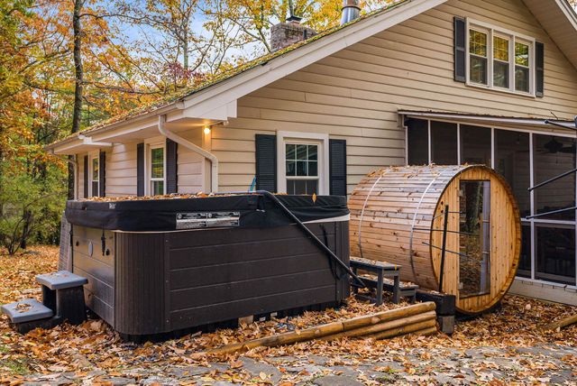 2964 HOPKINS DR, Mcgaheysville, VA 22840