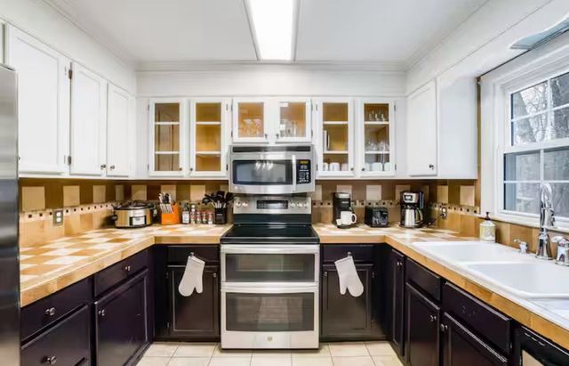 2964 HOPKINS DR, Mcgaheysville, VA 22840