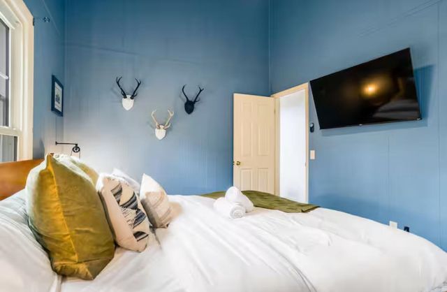 2964 HOPKINS DR, Mcgaheysville, VA 22840