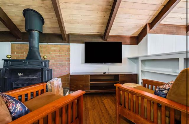 2964 HOPKINS DR, Mcgaheysville, VA 22840