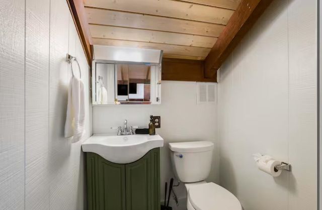 2964 HOPKINS DR, Mcgaheysville, VA 22840