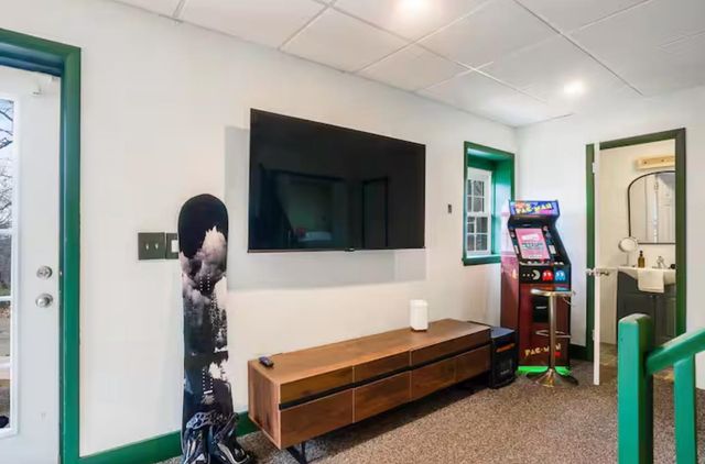 2964 HOPKINS DR, Mcgaheysville, VA 22840