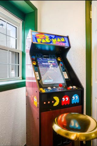 2964 HOPKINS DR, Mcgaheysville, VA 22840