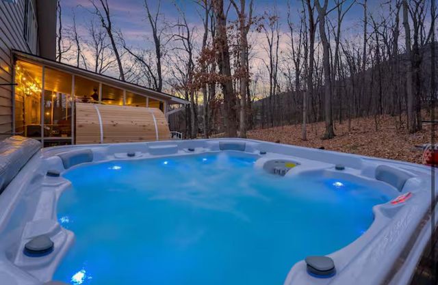 2964 HOPKINS DR, Mcgaheysville, VA 22840