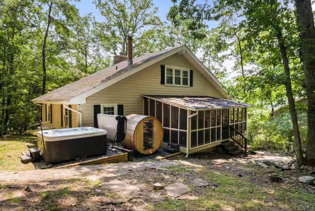 2964 HOPKINS DR, Mcgaheysville, VA 22840