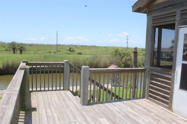 1051 Van Sant, Gilchrist, TX 77617