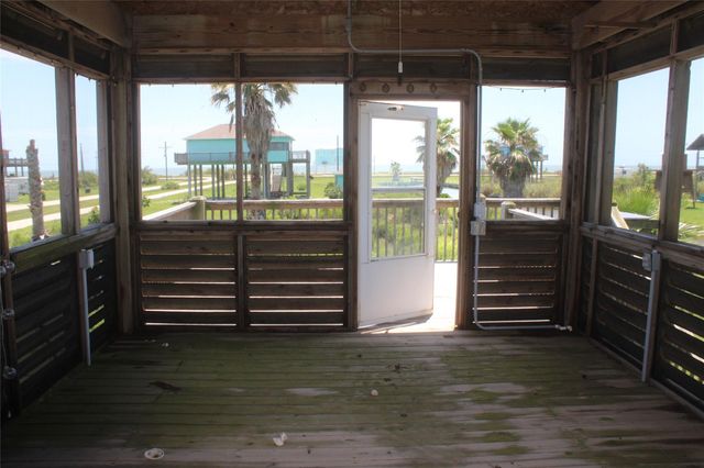 1051 Van Sant, Gilchrist, TX 77617
