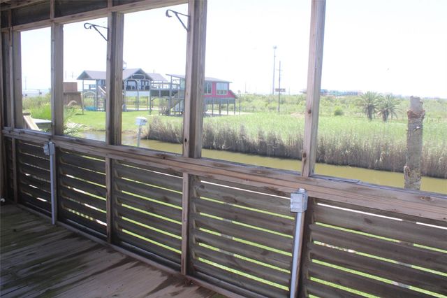 1051 Van Sant, Gilchrist, TX 77617