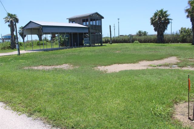 1051 Van Sant, Gilchrist, TX 77617