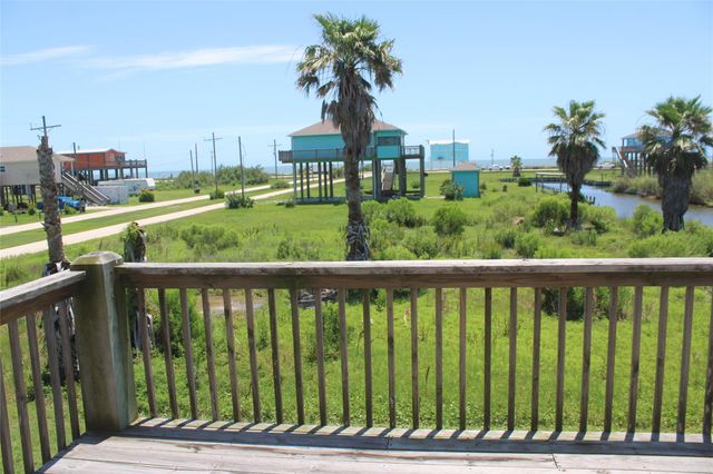 1051 Van Sant, Gilchrist, TX 77617