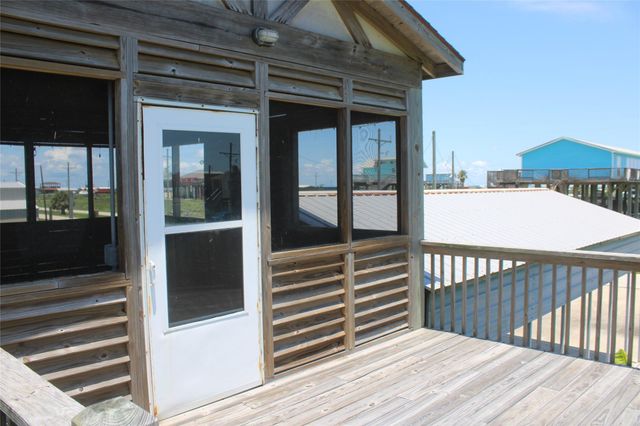 1051 Van Sant, Gilchrist, TX 77617