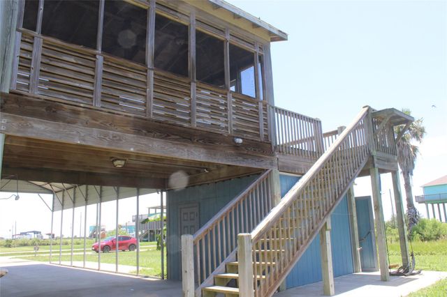 1051 Van Sant, Gilchrist, TX 77617