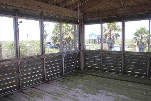 1051 Van Sant, Gilchrist, TX 77617