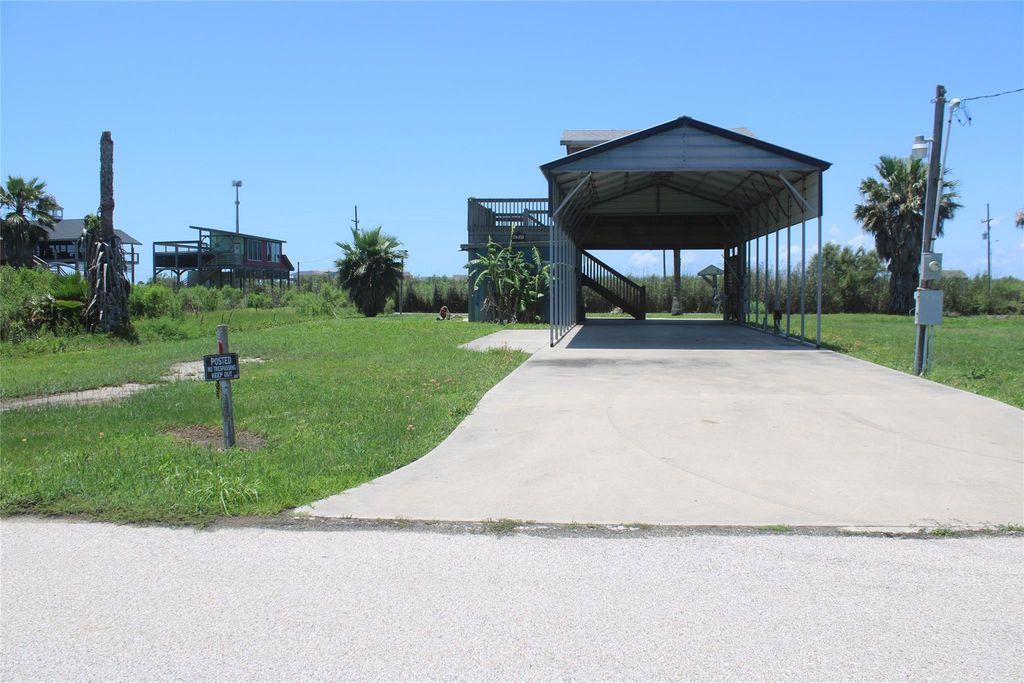 1051 Van Sant, Gilchrist, TX 77617