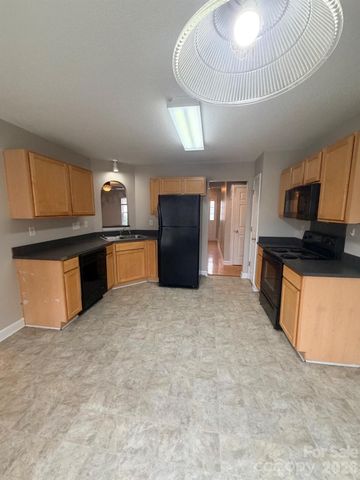 634 Longacre Drive, Charlotte, NC 28214