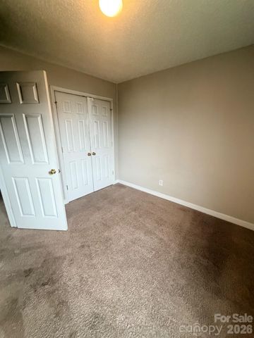 634 Longacre Drive, Charlotte, NC 28214